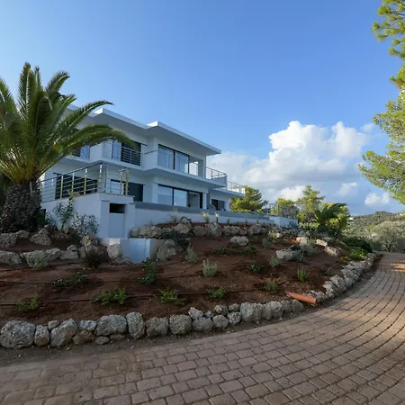 Villa On The Rocks *