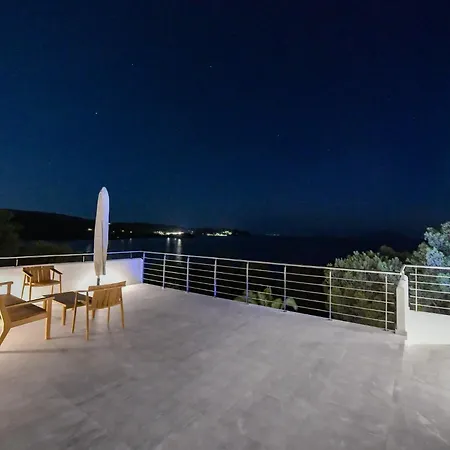 Villa On The Rocks