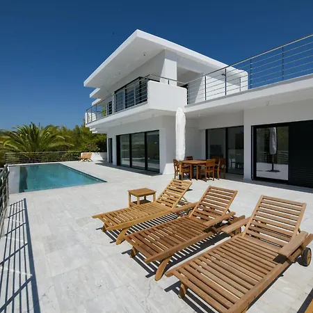 On The Rocks Villa *