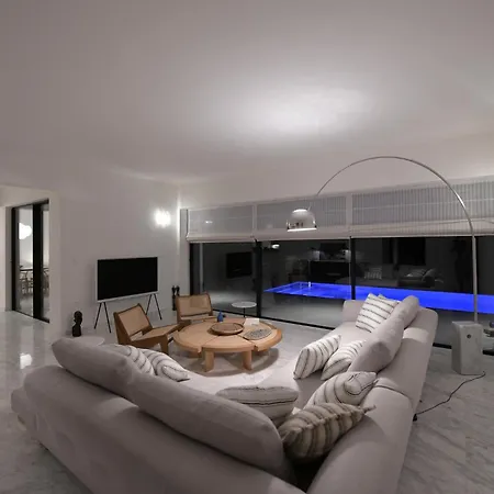Villa On The Rocks *