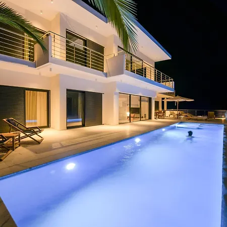 Villa On The Rocks